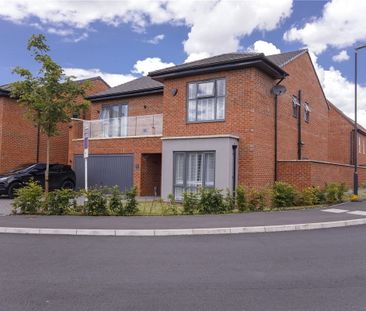 Stylish and contemporary five bedroom, three bathroom property in t... - Photo 4