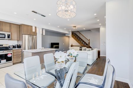 For Lease - 3058 Blacktusk Common, Oakville, Ontario - Photo 2