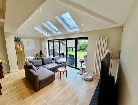 3 Bedroom Semi Detached To Let - Photo 2