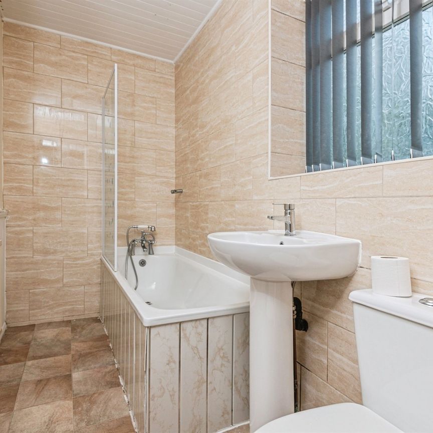 Green Top Street, Bradford - Photo 1