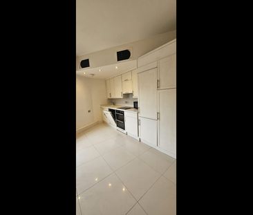 2 Bed Flat, Quayside House, E14 - Photo 4