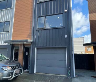 MODERN TOWNHOUSE WAITING FOR YOU! - Photo 5