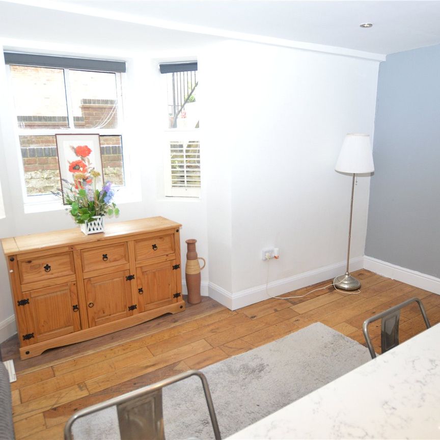 3 bedroom apartment to rent High Street, Wivenhoe, Colchester, Essex, CO7 - Photo 1