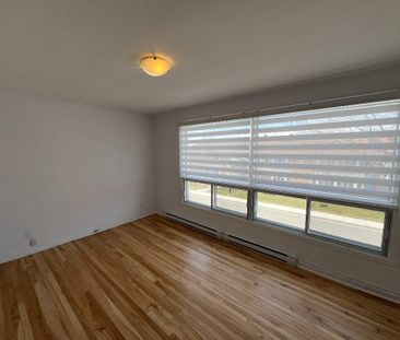 Fully Renovated 5.5 Apartment Available - A louer • For Rent - Photo 3