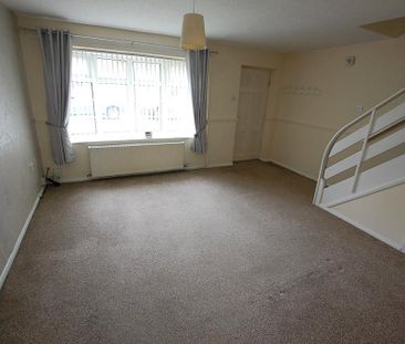 3 bedroom end of terrace house to rent - Photo 2