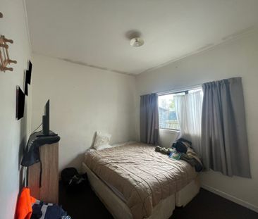 4 Bedroom Brick and Tile Property&excl;&excl; - Photo 4