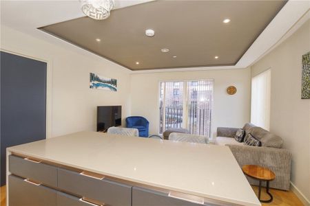 A 2 bedroom apartment in a prime city centre location and benefitting from a concierge service. - Photo 2