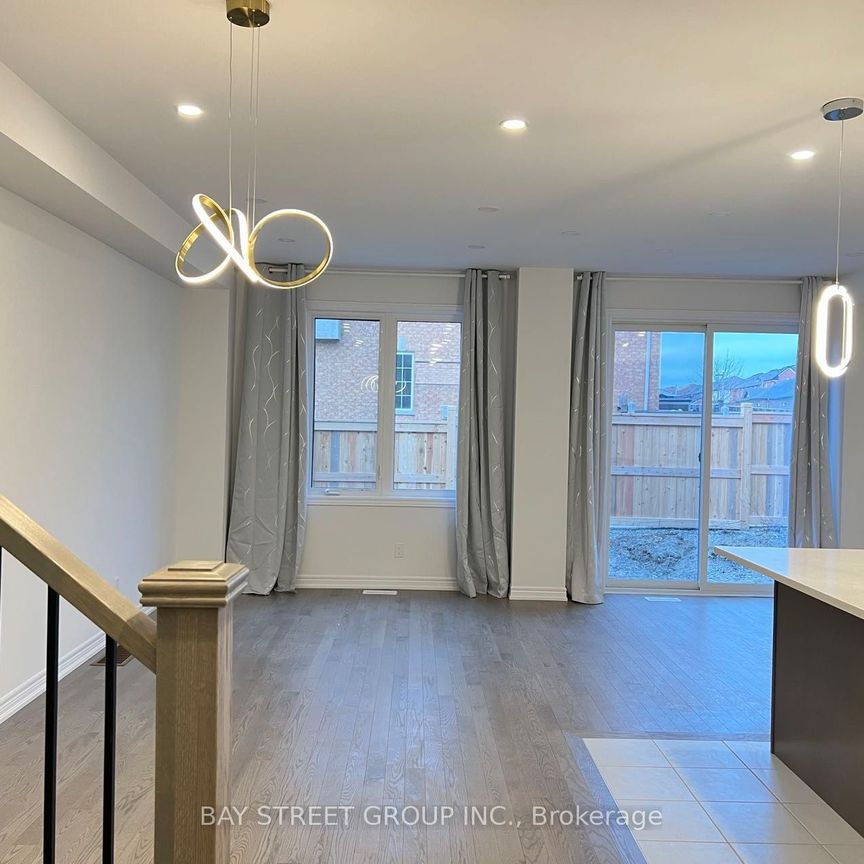 For Lease - 8 Brofarm Lane, Whitchurch-Stouffville, Ontario - Photo 1