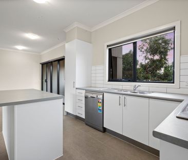 Fantastic Townhouse, Great Location - Photo 6