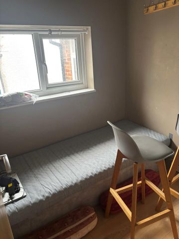 3 bedroom flat to rent - Photo 5