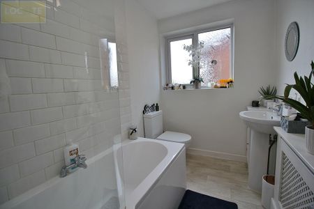 2 bedroom semi-detached house to rent - Photo 5