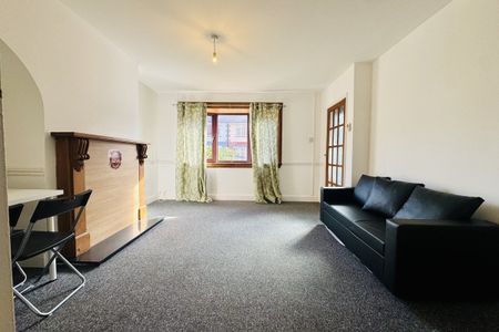 Kings Avenue - Photo 3