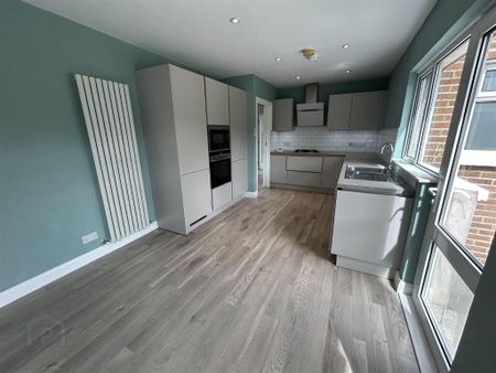 13 Carolsteen Park, Helens Bay, BT19 1JU - Photo 5
