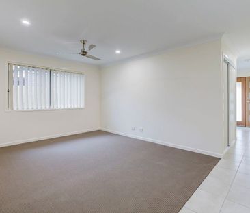 SPACIOUS FAMILY HOME WITH SOLAR - Photo 1