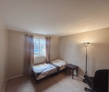 For Lease - 176 Robinson Drive, Newmarket, Ontario - Photo 5