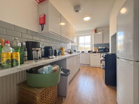 3 bedroom apartment to rent - Photo 4