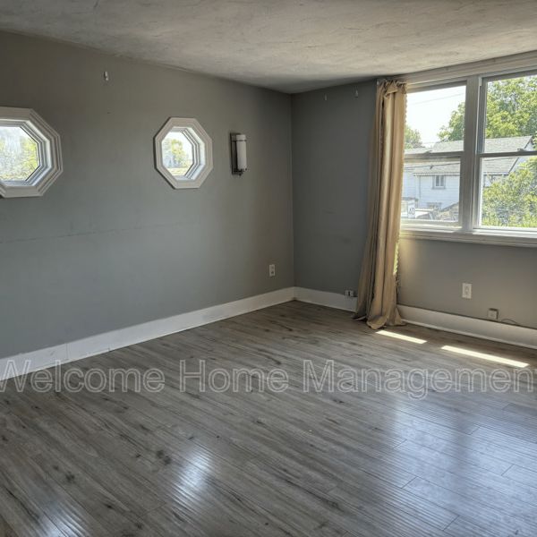 $1,750 / 2 br / 1 ba / Hamilton Has A Gorgeous Upper Unit Awaiting You! - Photo 1