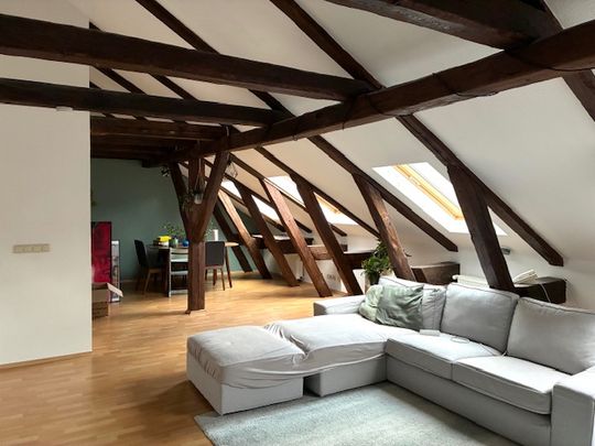 Wunderschöne Dachgeschosswohnung mit 3 Zimmern und großer Dachterrasse - Photo 1