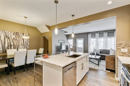 Legacy Family Home With Bonus Room & Wet Bar | A/C | Garage - Photo 3