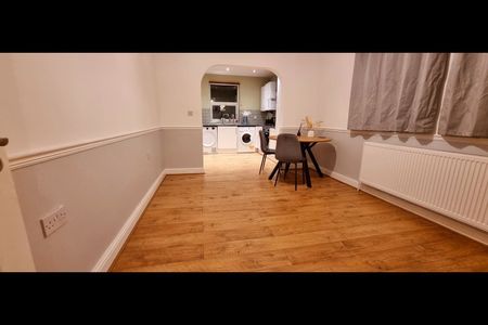 4 Bed Maisonette, Locket Road, HA3 - Photo 2