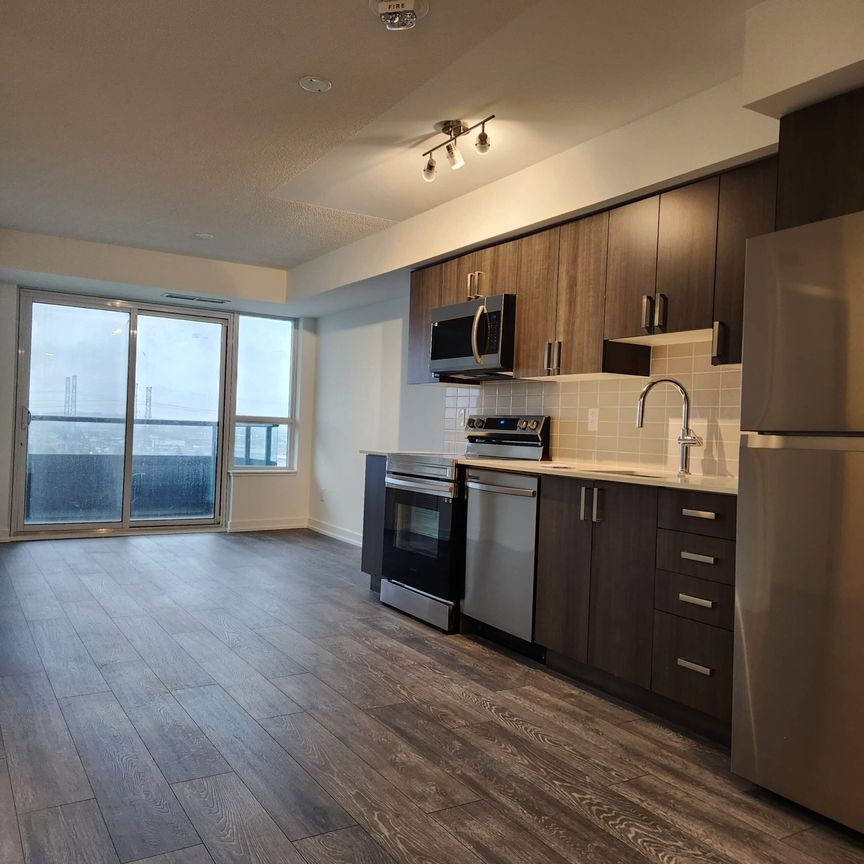 One plus den condo Pickering - Photo 1