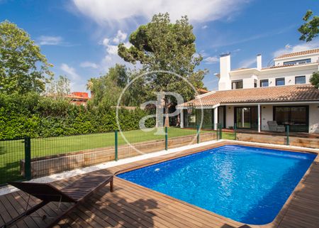 House for rent with swimming pool in Ciutat Diagonal, Esplugues - Photo 5