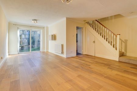 Edmond Beaufort Drive, St. Albans, Hertfordshire, AL3 5LA - Photo 2