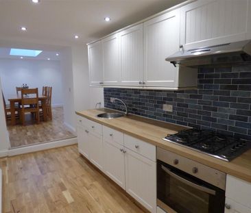 4 bedroom flat to rent - Photo 6