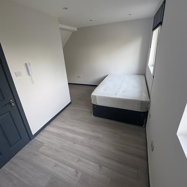 103 Raymond Crescent , GuildfordProperty for lettings - Seymours - Photo 1