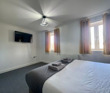 3 bedroom Semi-Detached House to let - Photo 6