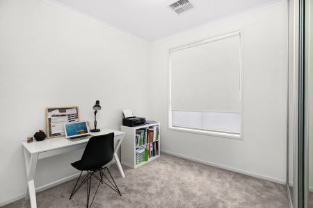 Four bedroom family residence for versatile family living - Photo 3