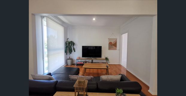 Fully Furnished Home walk to Syndal train station - Photo 1