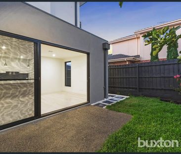 Stylish, Spacious & Perfectly Located! - Photo 5