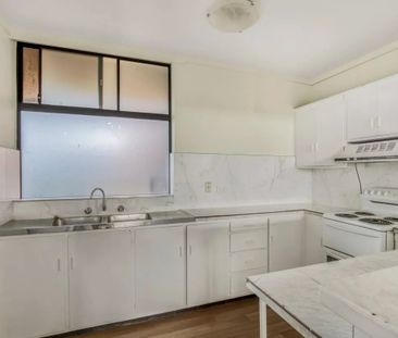 Perfect location with panoramic views - Photo 1