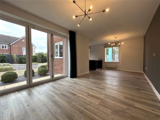 Elizabeth Close, Wellington, Somerset, TA21 - Photo 1