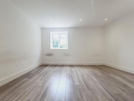 8 bedroom end of terrace house to rent - Photo 5