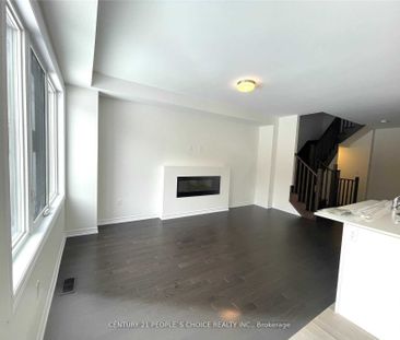 Townhouse For Lease | N8120868 - Photo 5