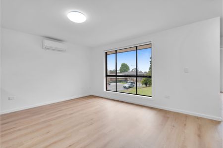 Beautifully Updated 3-Bedroom Home – Close to Schools & Transport - Photo 4