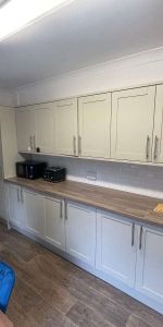 Outstanding house share! - Woodbridge Road Bedroom 1 - Photo 3