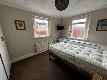 3 bedroom detached bungalow to rent - Photo 3