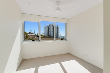 STUNNING 5TH FLOOR 3 BEDROOM APARTMENT - "RHYTHM" - Photo 3
