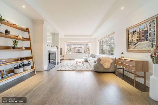 Beautiful furnished house for rent in Ville Mont-Royal - high ceilings, and skylights. - Photo 1