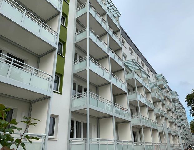 Attraktive 4-Raum-Wohnung mit 2 Bädern und Einbauküche - Foto 1