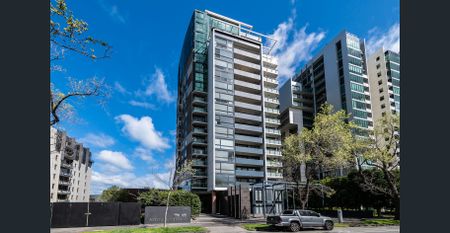 Spectacular Water Views! 2bed + Car park - Photo 3