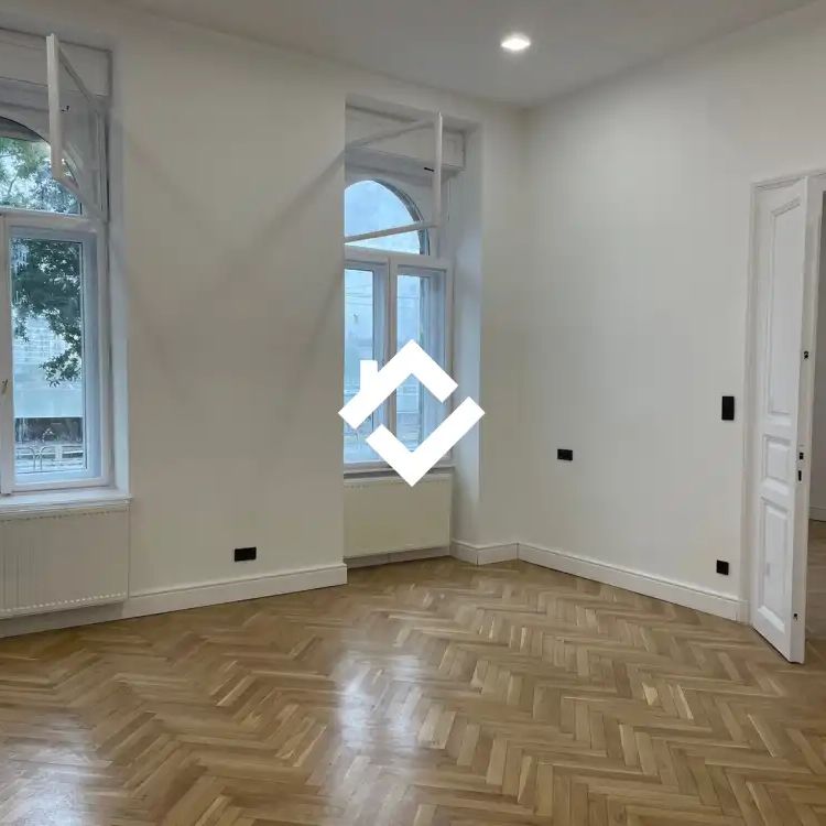 Budapest, I. kerület, Víziváros, Bem rakpart - Photo 1