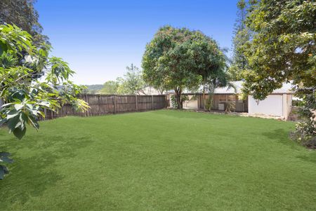 Charming fully renovated home is ready for its next tenants to enjoy! - Photo 5