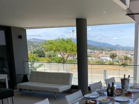 3 bedroom luxury Flat for rent in Estepona, Andalusia - Photo 2
