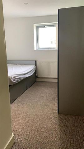 8 bedroom apartment to rent - Photo 4