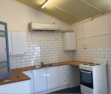 CLOSE TO THE CITY - Photo 1