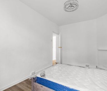 3 bedroom flat to rent - Photo 3